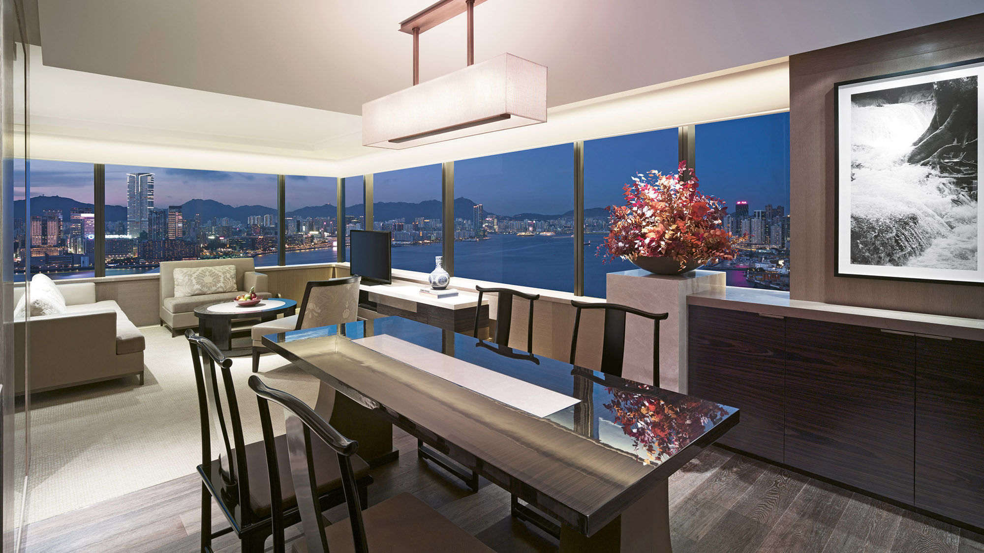 The Grand Executive Harbour Suite offers 180-degree views of Victoria Harbour.