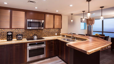 The Grand Islander by Hilton Grand Vacations Club, a new timeshare tower in Waikiki, has 418 suites and penthouses.