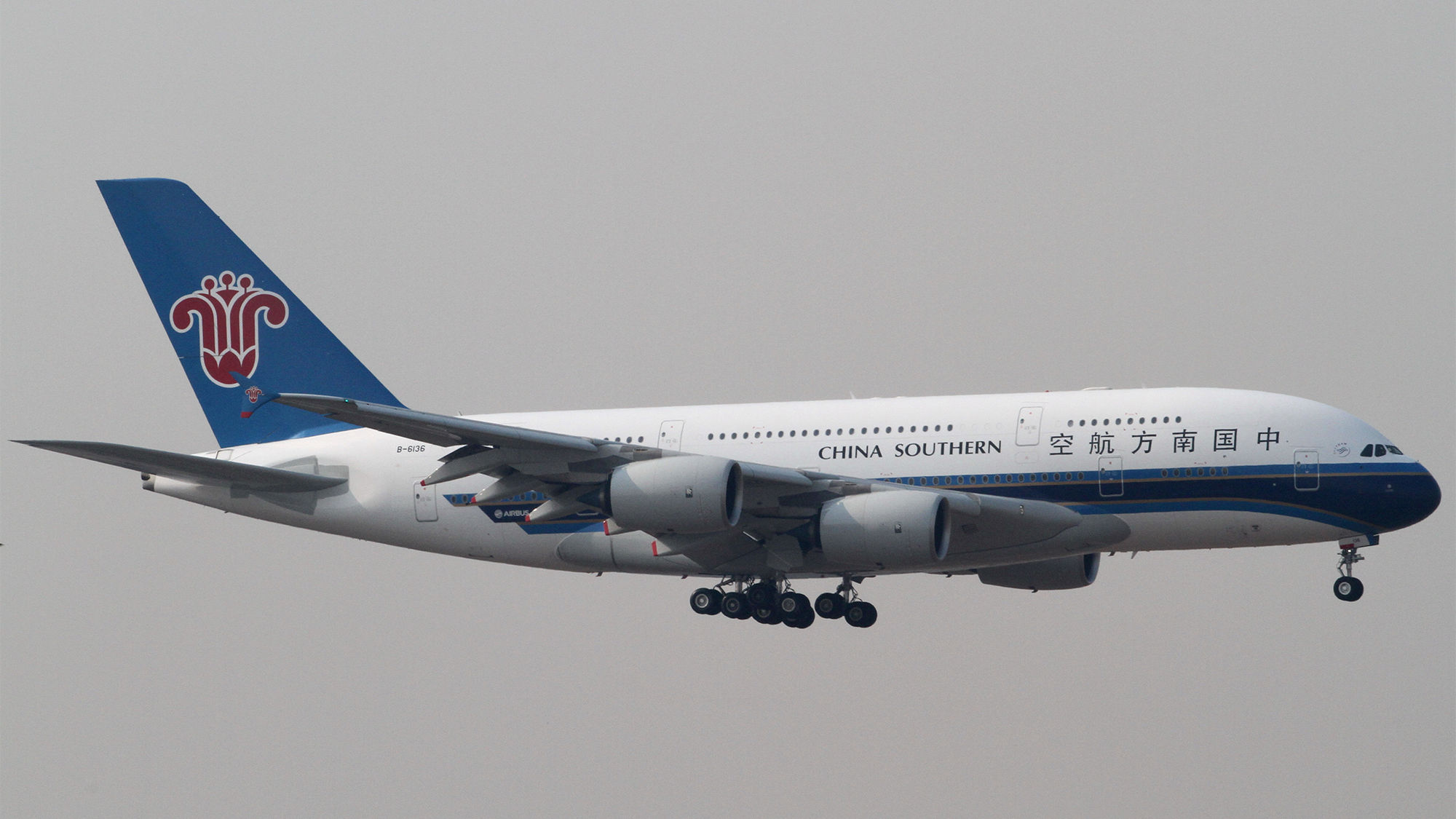 AA looks to buy stake in China Southern Airlines