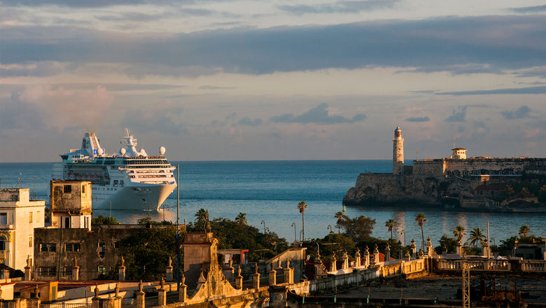 The Empress of the Seas arrving in Havana.