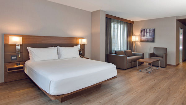 The AC Chicago has the AC Hotels brand’s European minimalist design approach. The AC Chicago has the AC Hotels brand’s European minimalist design approach.