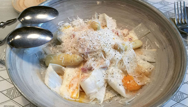 A white asparagus tapas with smoked eel carbonara sauce served at Suculent, in the city’s Barri Gotic. A white asparagus tapas with smoked eel carbonara sauce served at Suculent, in the city’s Barri Gotic.