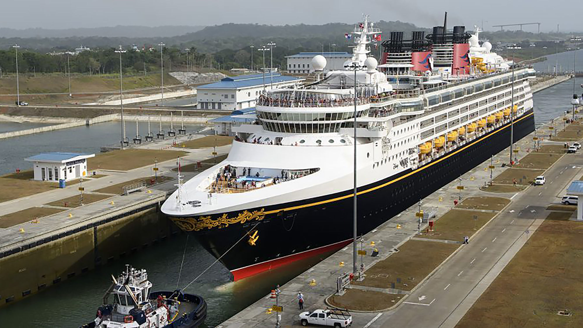 Disney Wonder first cruise ship to use new Panama Canal locks
