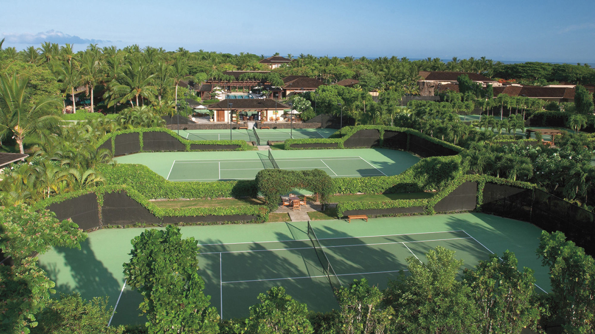 Guests of the Four Seasons Hualailai can participate in a special tennis program led by former Grand Slam champion Michael Chang.