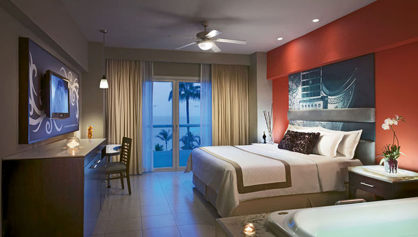 A Deluxe Platinum King guestroom. All rooms offer Bay of Banderas views, HDTVs and hydro spa tubs. A Deluxe Platinum King guestroom. All rooms offer Bay of Banderas views, HDTVs and hydro spa tubs.