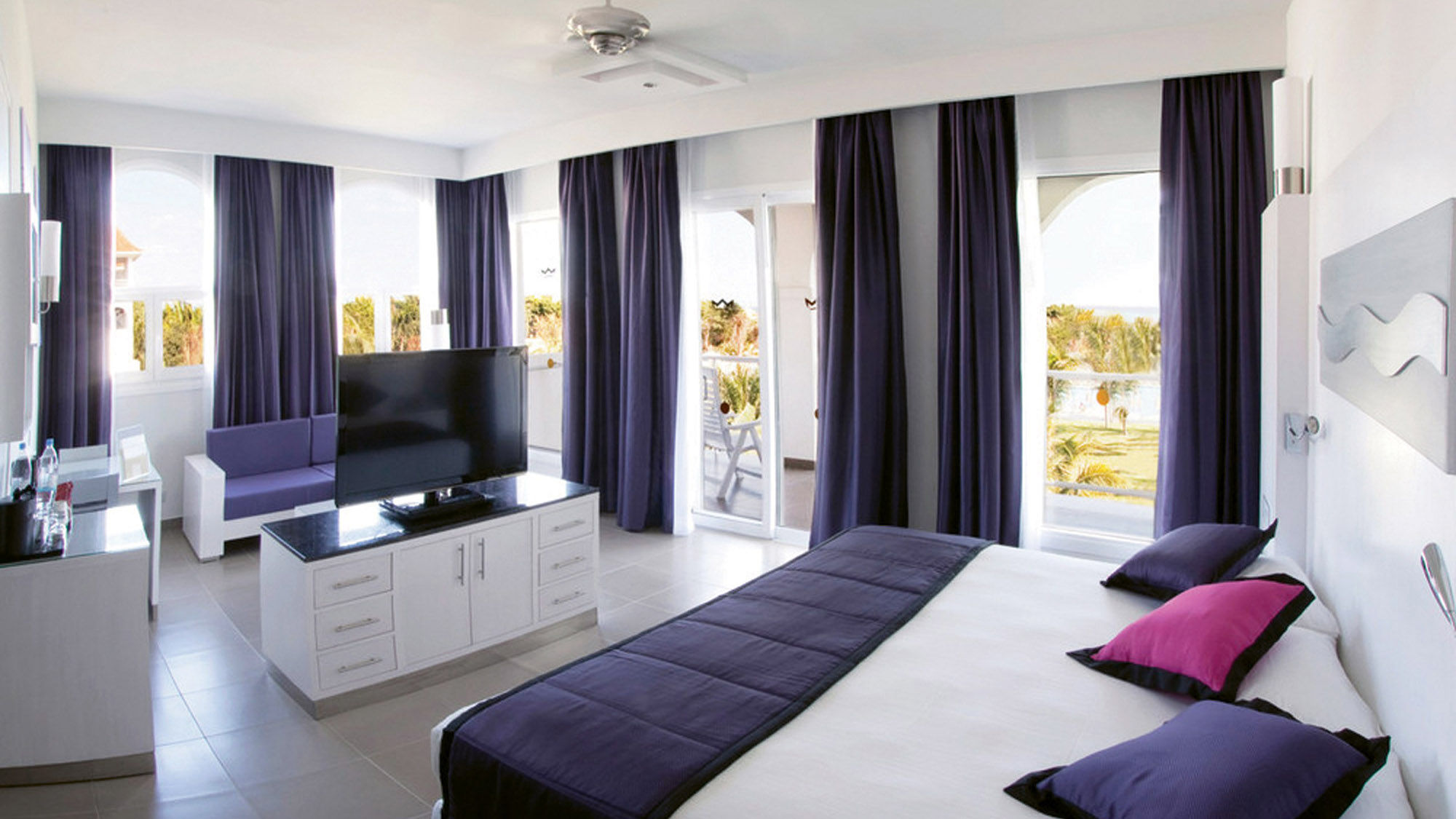 The all-inclusive Hotel Riu Palace Mexico is located in the gated community of Playacar.