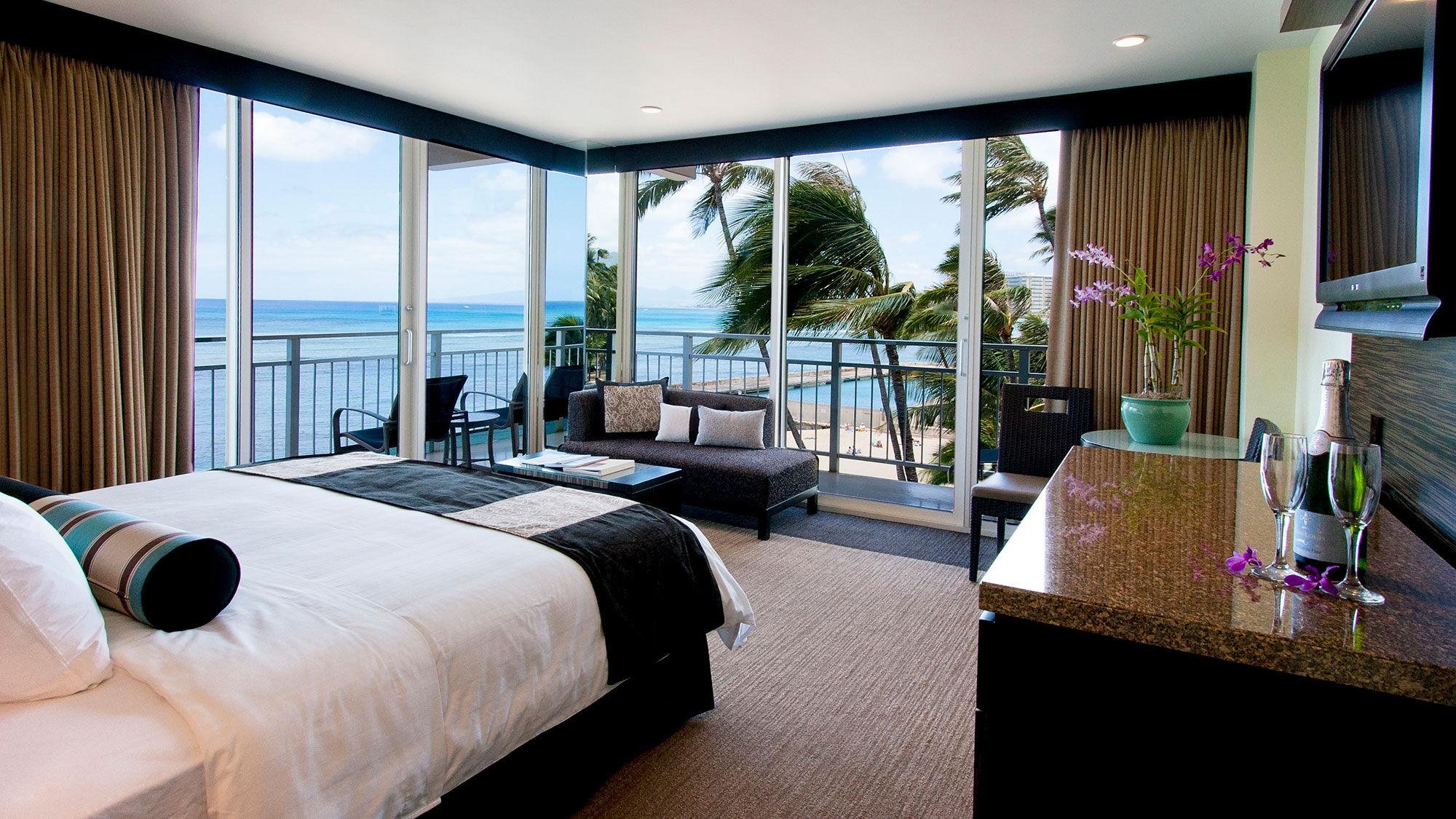 The New Otani Kaimana Beach Hotel completed a renovation of its main tower in 2015 and is now starting work on its smaller, three-story building.