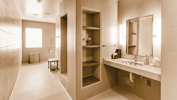 The Club Lounge at San Jose Airport features an expansive seating area as well as a shower and an area to freshen up.