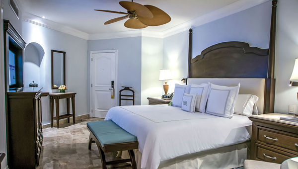 The resort’s 200 guestrooms have all been remodeled with new furnishings, artwork and linens. The resort’s 200 guestrooms have all been remodeled with new furnishings, artwork and linens.