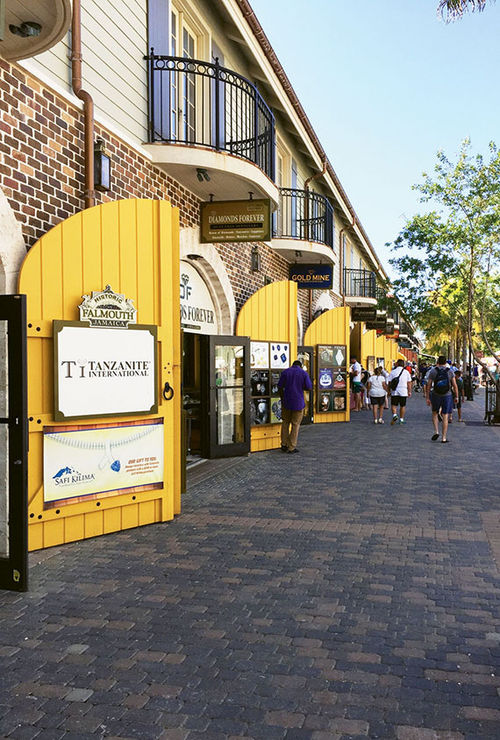 Vendors include a healthy assortment of jewelry shops.