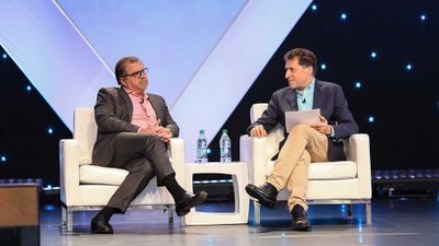Frank Del Rio, left, with Travel Weekly's Arnie Weissmann at CruiseWorld.