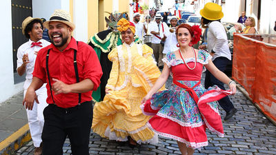 Bands and musicians entertained cruise passengers who arrived in San Juan on Nov. 30.