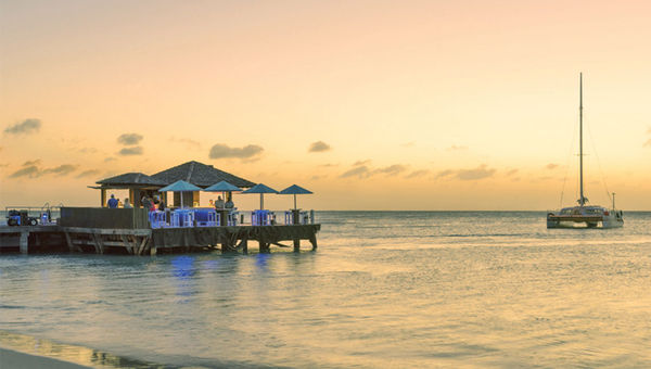 Piet's Pier Bar at the Hyatt Regency Aruba is a great place to catch the sunset on Palm Beach. Piet's Pier Bar at the Hyatt Regency Aruba is a great place to catch the sunset on Palm Beach.