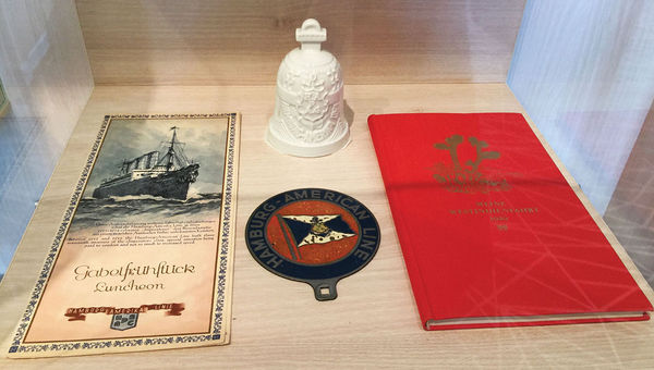 Hapag-Lloyd historical items on display in the sales center. Hapag-Lloyd historical items on display in the sales center.