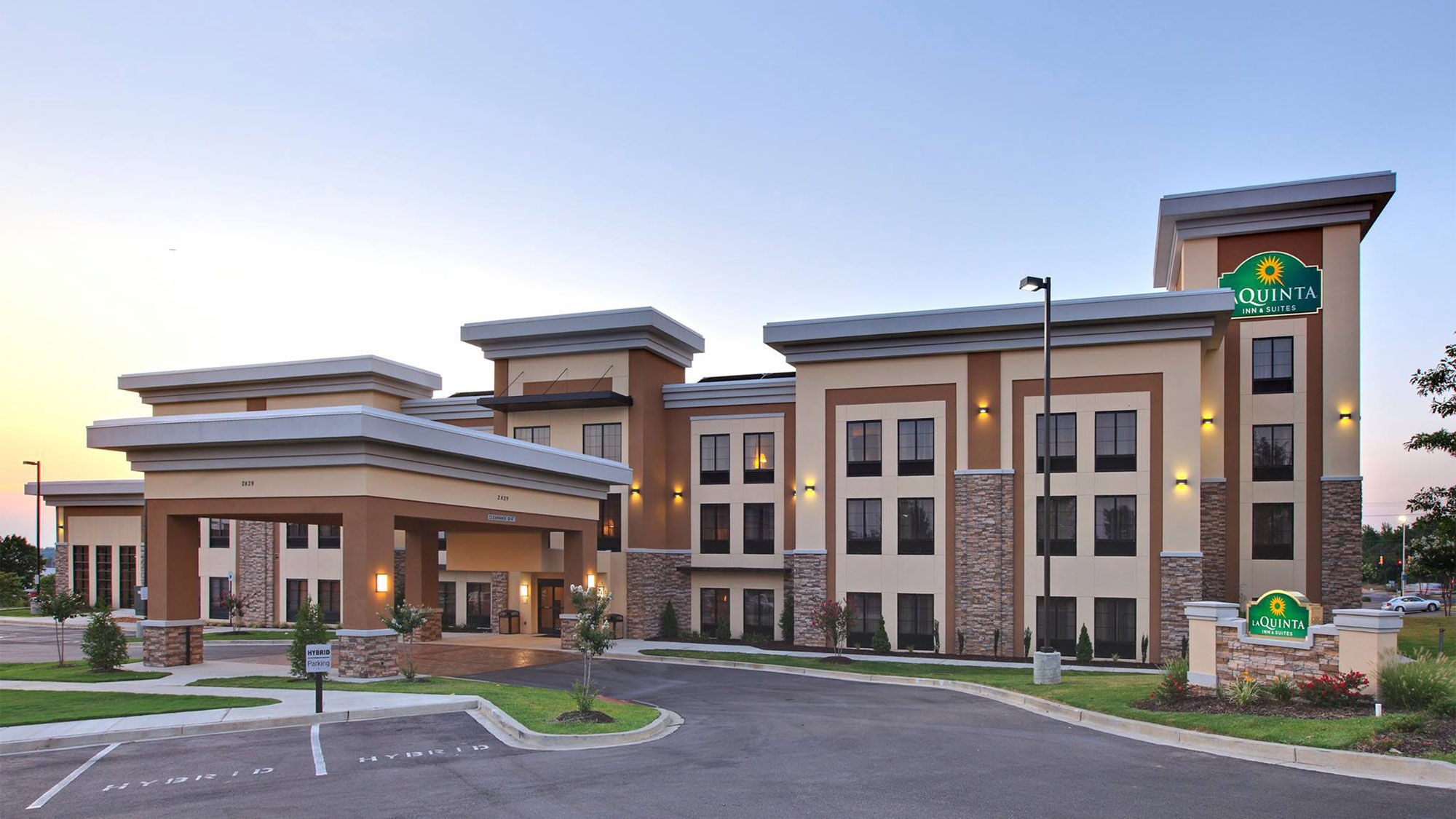 Wyndham to fatten midscale portfolio with La Quinta acquisition
