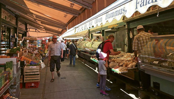 Vienna’s Naschmarkt, a collection of food stalls and fast-casual eateries, is worth veering off course for. Vienna’s Naschmarkt, a collection of food stalls and fast-casual eateries, is worth veering off course for.