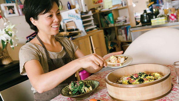 In Tokyo, Traveling Spoon host Keiko welcomes guests to her home. In Tokyo, Traveling Spoon host Keiko welcomes guests to her home.