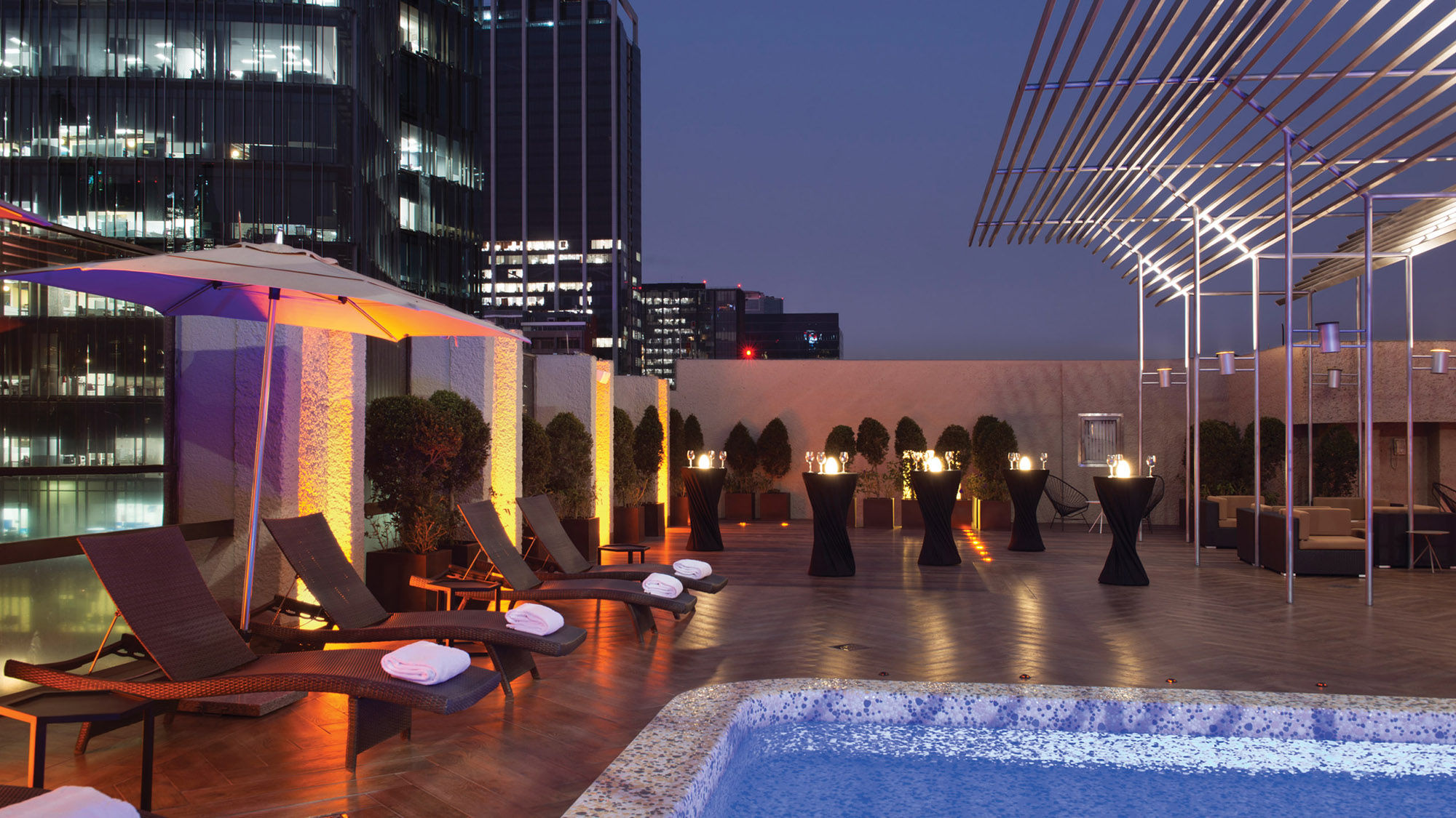 The rooftop pool and lounge at the Galeria Plaza Reforma, which were added in 2016.