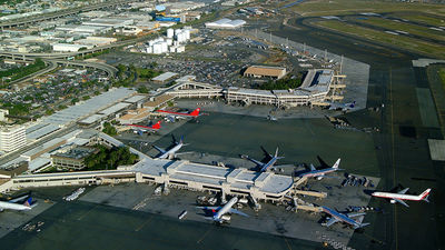 A bill to create an independent airport authority failed to pass the Hawaii legislature this session despite a variety of backers. The bill would have moved control of Honolulu International Airport and the state's other 14 airports out of the hands of the Department of Transportation.