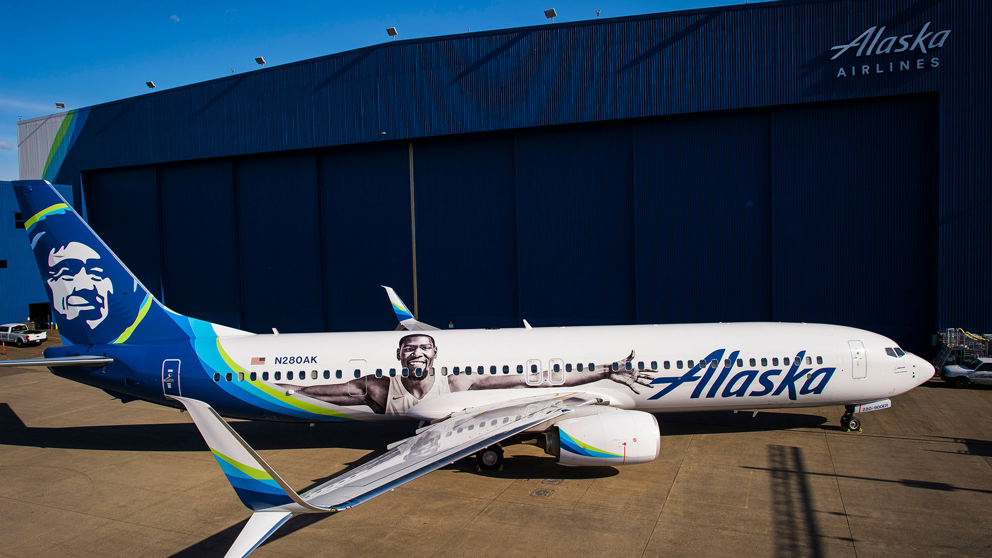 Alaska Airlines introduces Kevin Durant plane