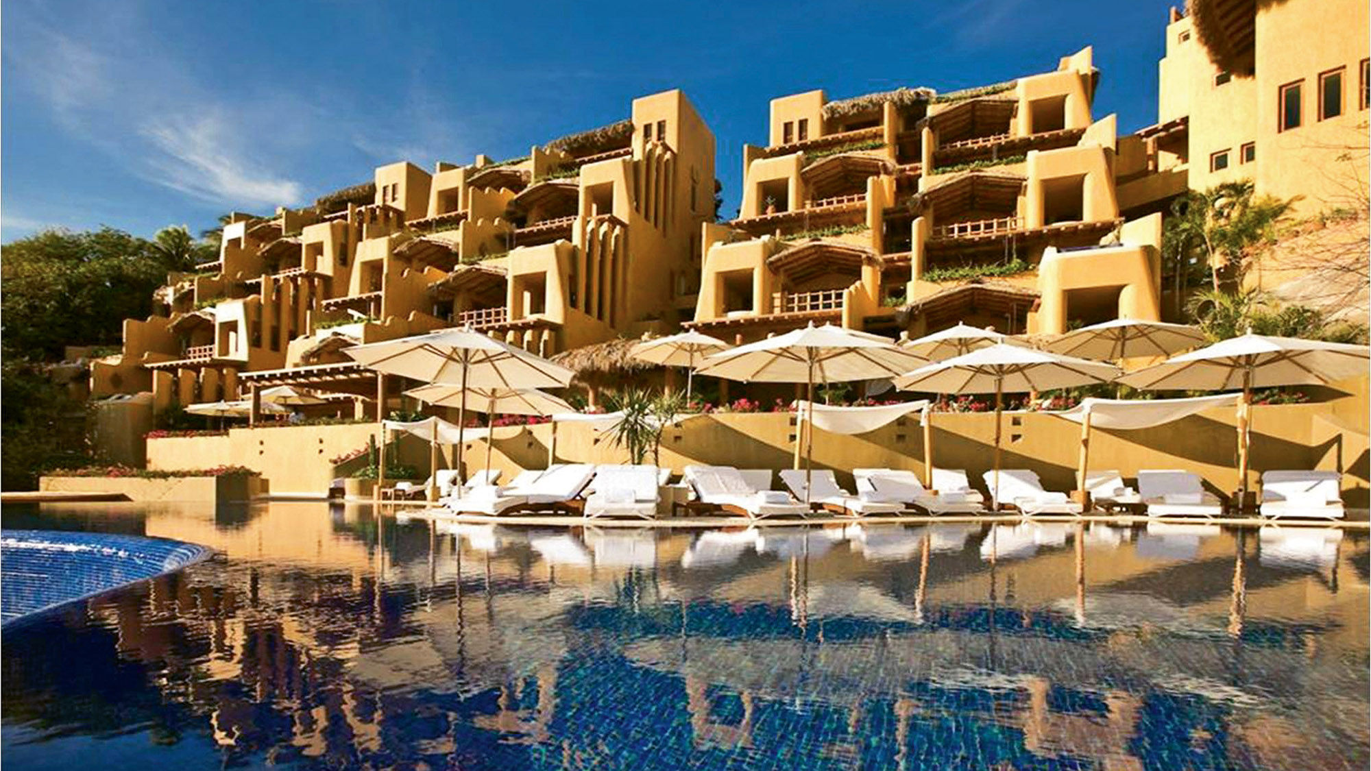 Cala de Mar Resort & Spa Ixtapa offers 'Summer Value' package