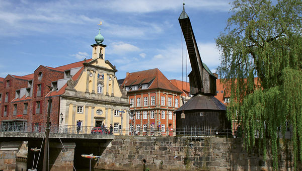 Luneburg’s 14th-century wooden crane was in use until the 19th century. Luneburg’s 14th-century wooden crane was in use until the 19th century.