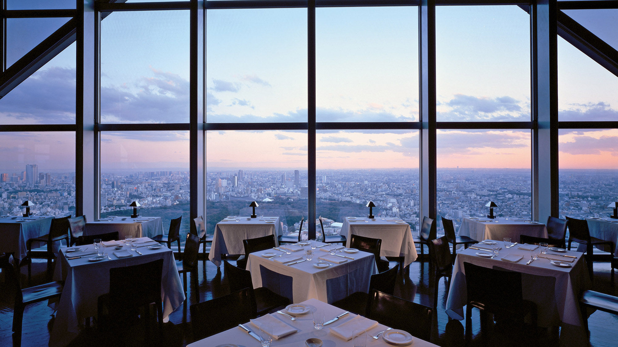 The New York Grill at the Park Hyatt Tokyo has captivating views of the city.