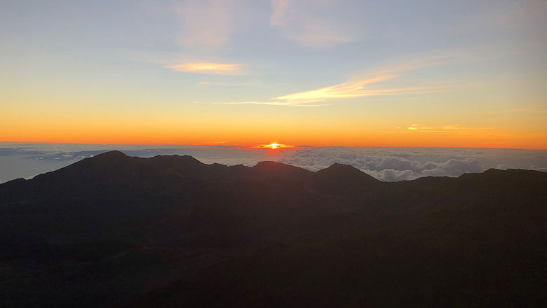 Sunrise at 6:08 am at the Haleakala Crater on the Hawaiian island of Maui.