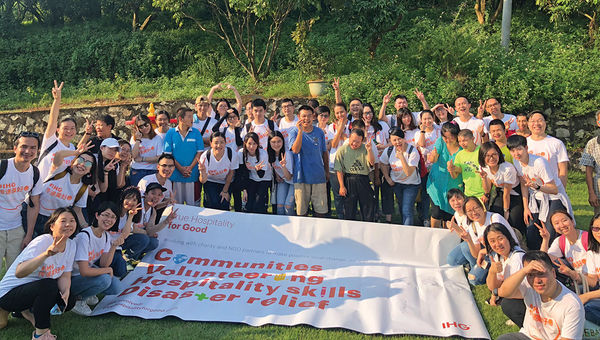 The China Central Reservations Office collaborated with InterContinental Hotels Group charity partner Hui Ling to run a harvesting activity.