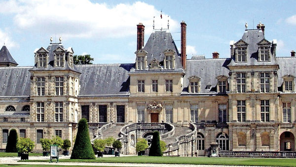 The Chateau de Fontainebleau, home to French monarchs from Louis VII to Napoleon III. The Chateau de Fontainebleau, home to French monarchs from Louis VII to Napoleon III.