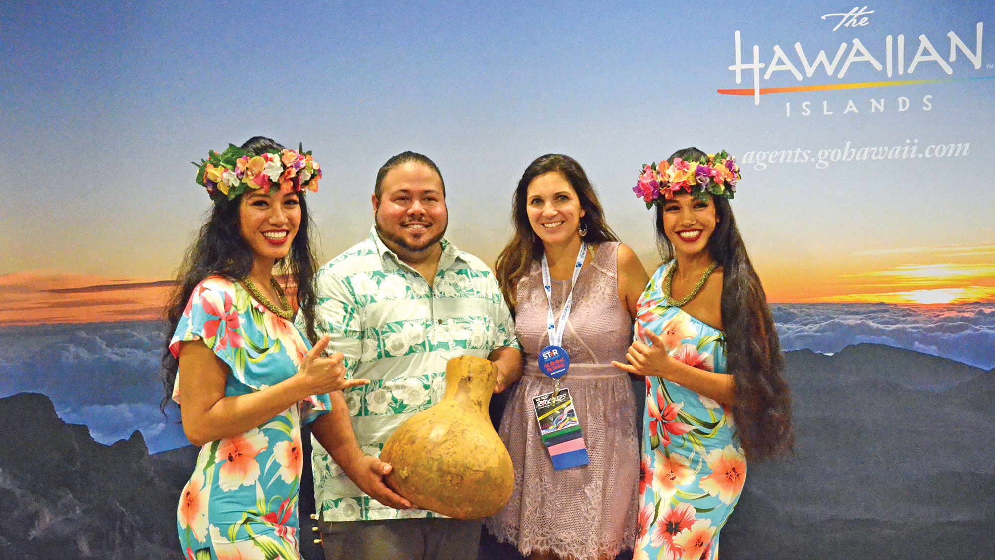 Travel agent Lorryn Langton of Pink Pineapple Travel Co. in Fishers, Ind., stopped for a photo opp at the Hawaii Tourism Authority's booth.