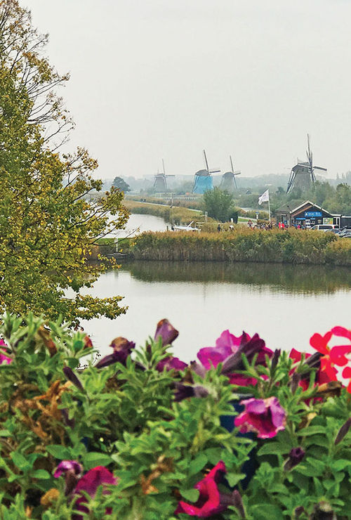 Kinderdijk has the greatest concentration of old windmills in the Netherlands. Kinderdijk has the greatest concentration of old windmills in the Netherlands.