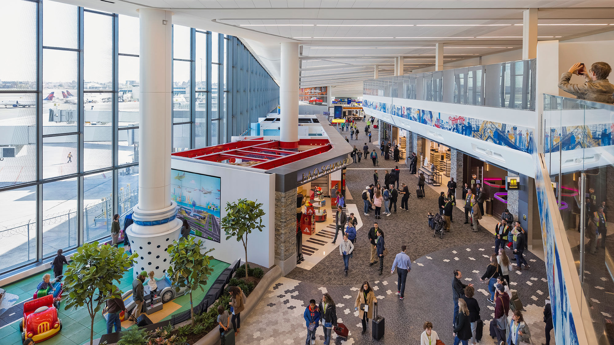 LaGuardia overhaul hits milestone