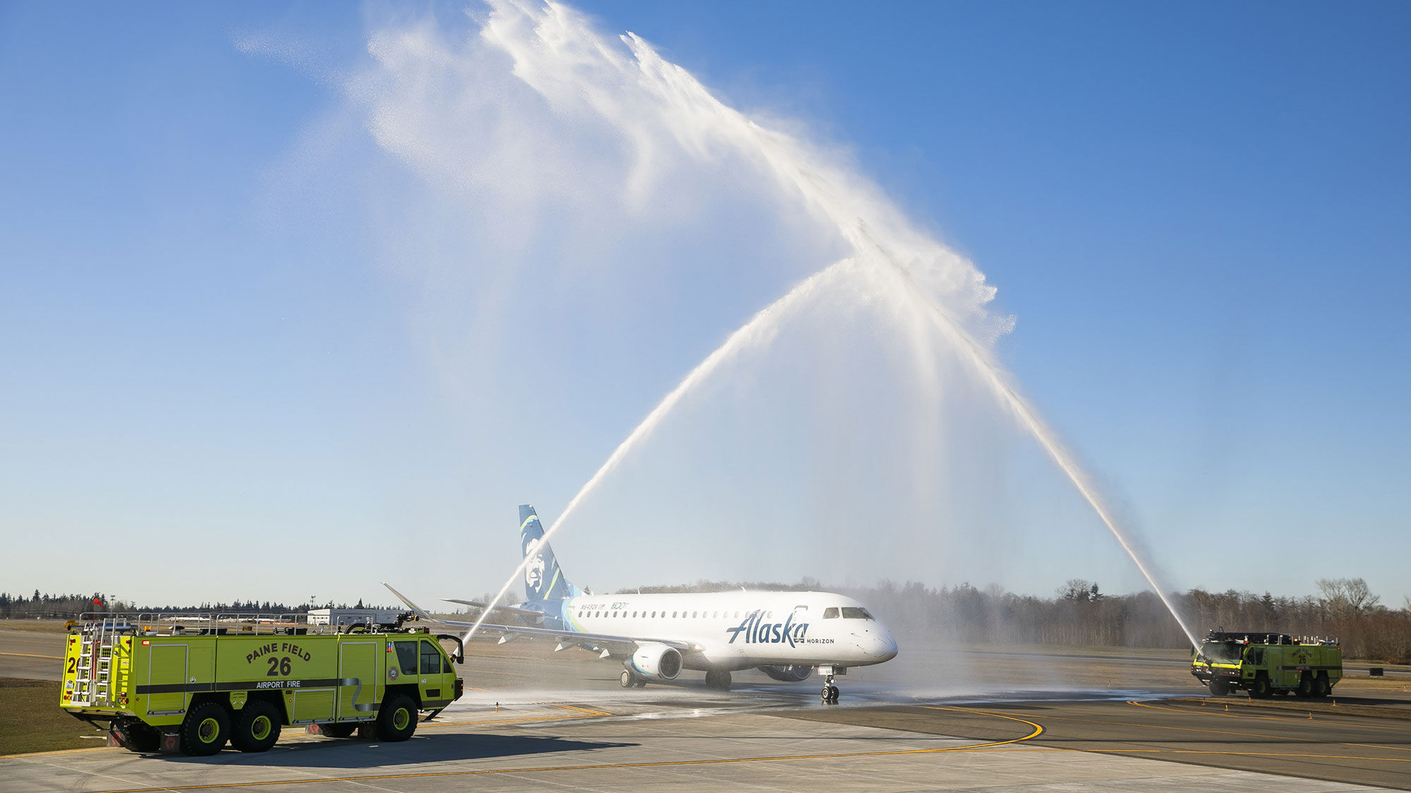 Commercial flights begin at Paine Field