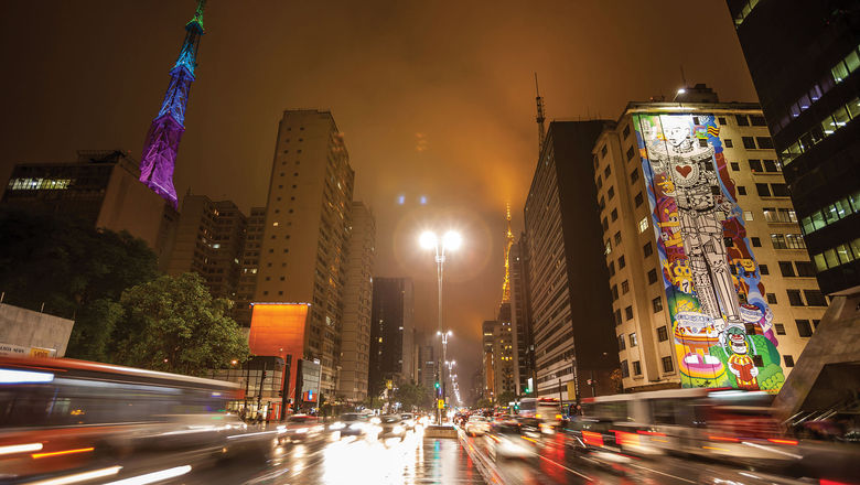City Of Sao Paulo, Brasil. Avenue And Traffic In Sao Paulo. Foto