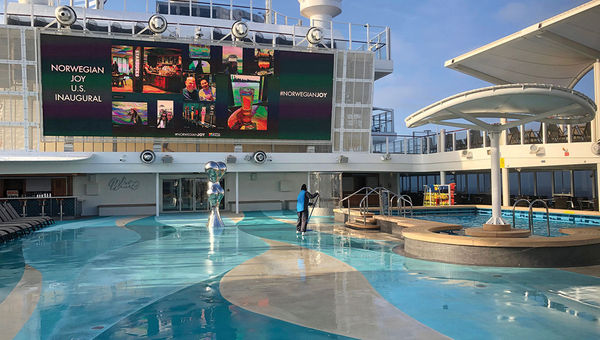 The Joy's pool deck is a large open space. When the ship was in China, there was a garden with artificial grass and potted trees on the deck.