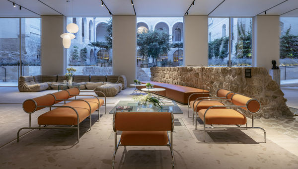 During what became a 12-year renovation, a 13th-century stone wall was unearthed and preserved behind glass in the hotel’s otherwise modern lobby.