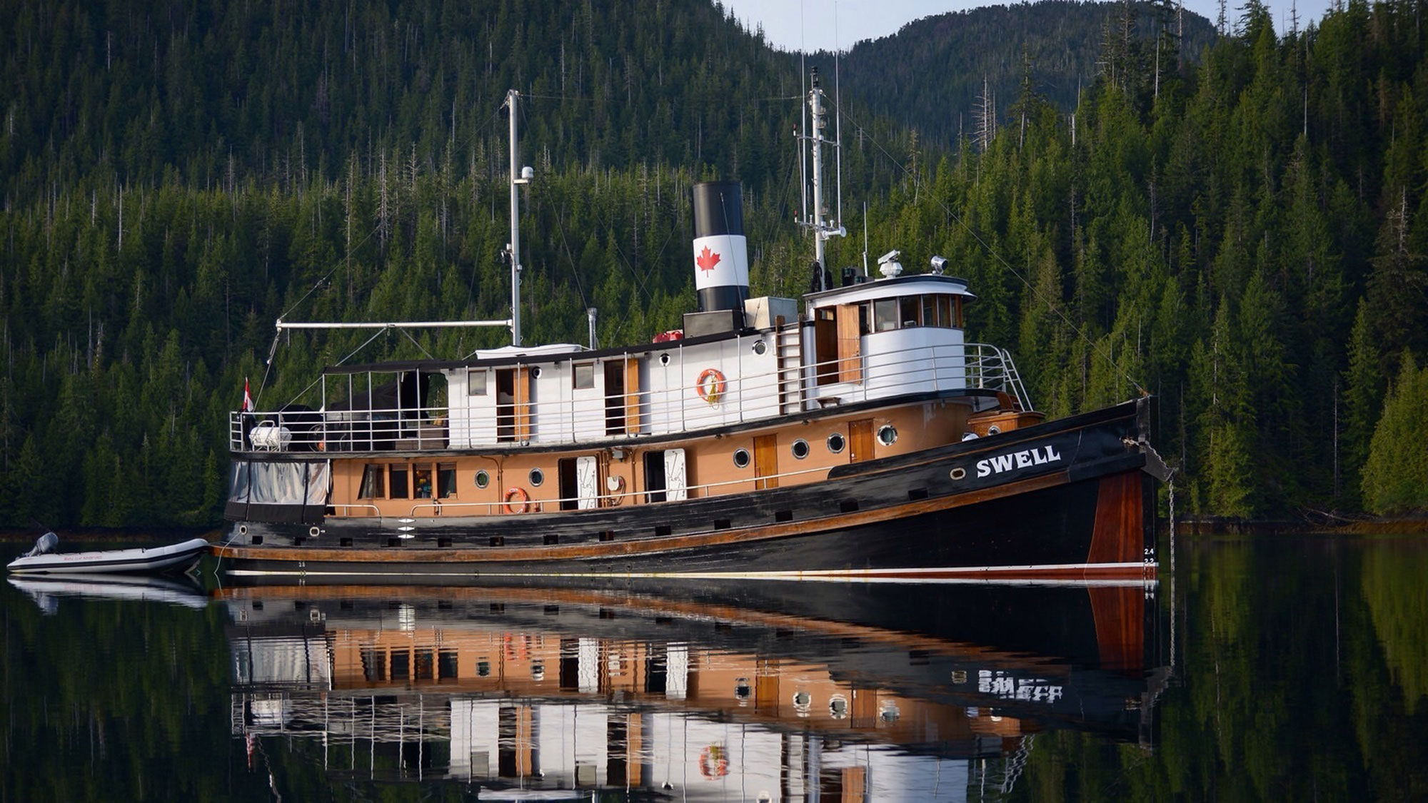 Maple Leaf Adventures' Swell tugboat accommodates up to 12 guests.