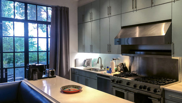The kitchen of a mansion in the Upper East Side of Manhattan offered by Onefinestay comes equipped with cookware, dishes, utensils and basic spices. The kitchen of a mansion in the Upper East Side of Manhattan offered by Onefinestay comes equipped with cookware, dishes, utensils and basic spices.