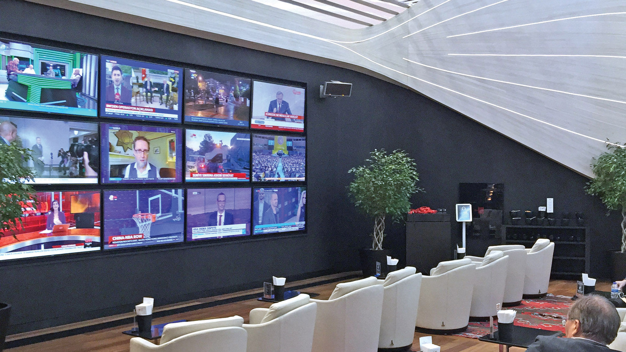 If the dozens of newspapers on offer at the lounge aren't enough to keep customers informed, this 12-screen media area should.