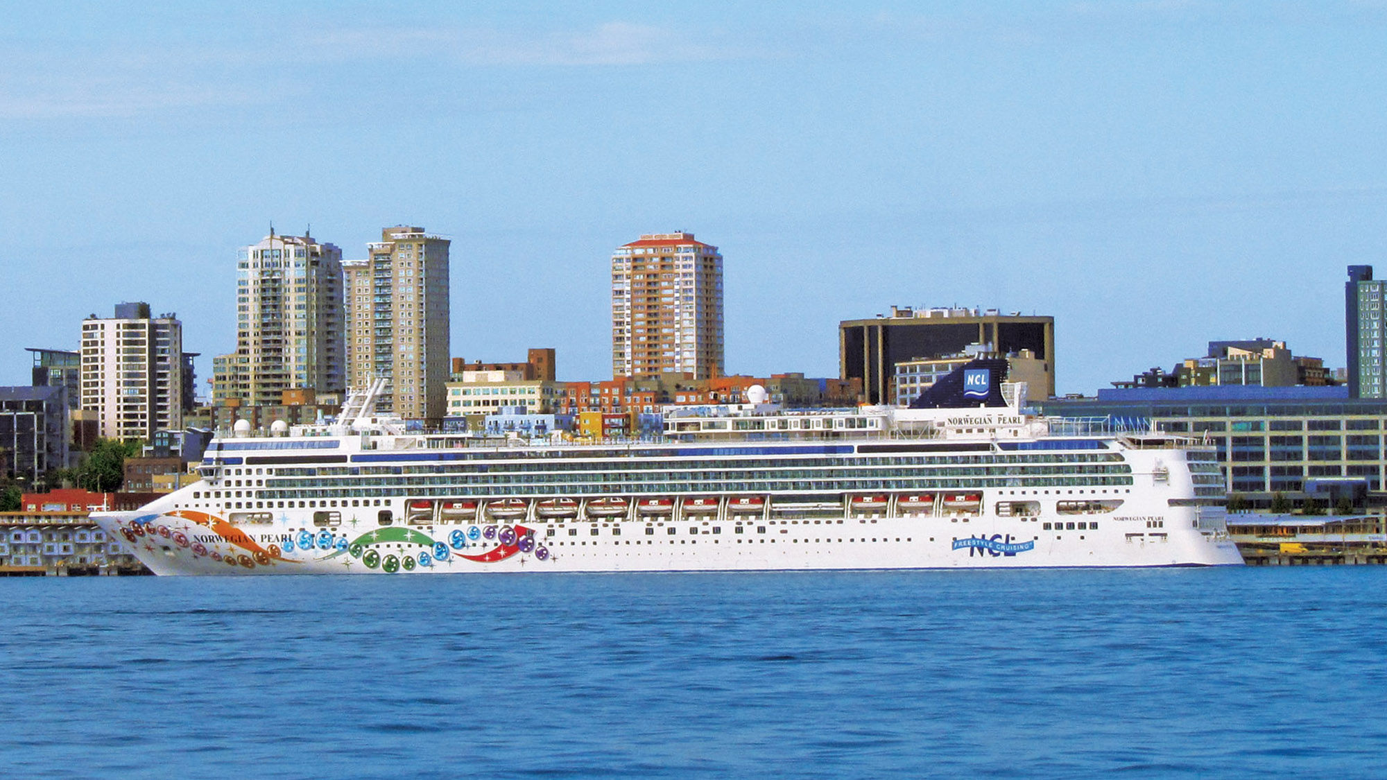 The Norwegian Pearl.