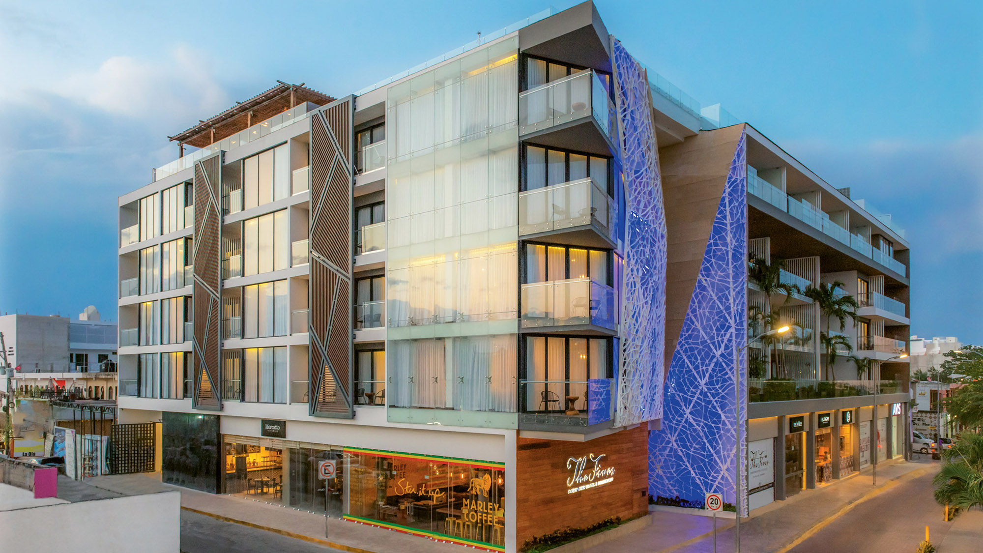 The Fives Downtown is just off bustling Quinta Avenida