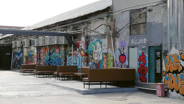 Street art is widespread in Xiamen, especially in the Shapowei Art Zone. Street art is widespread in Xiamen, especially in the Shapowei Art Zone.