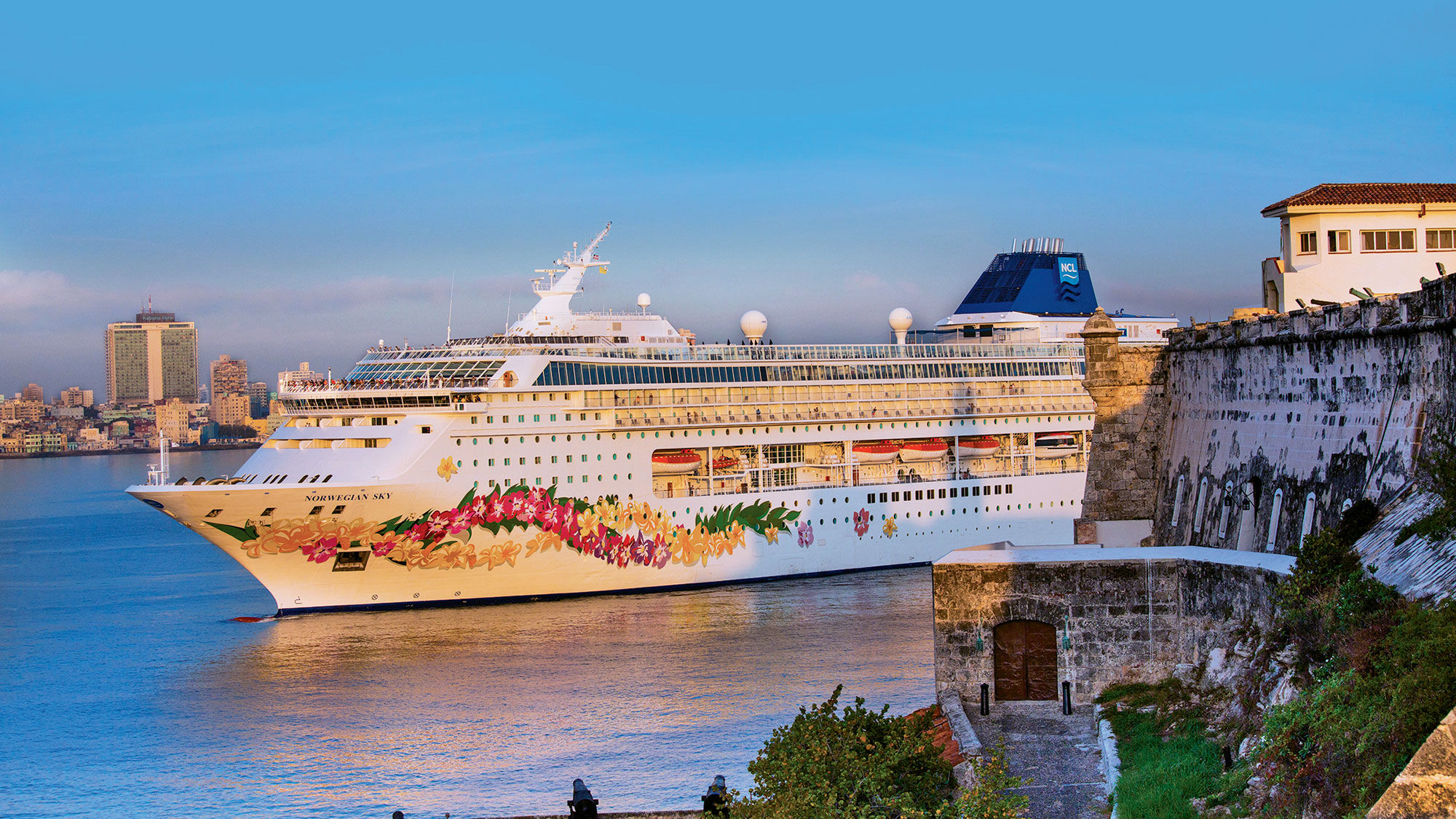 The Norwegian Sky making its maiden call on Havana in May 2017.