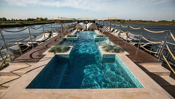The pool on the Andorinha. The pool on the Andorinha.