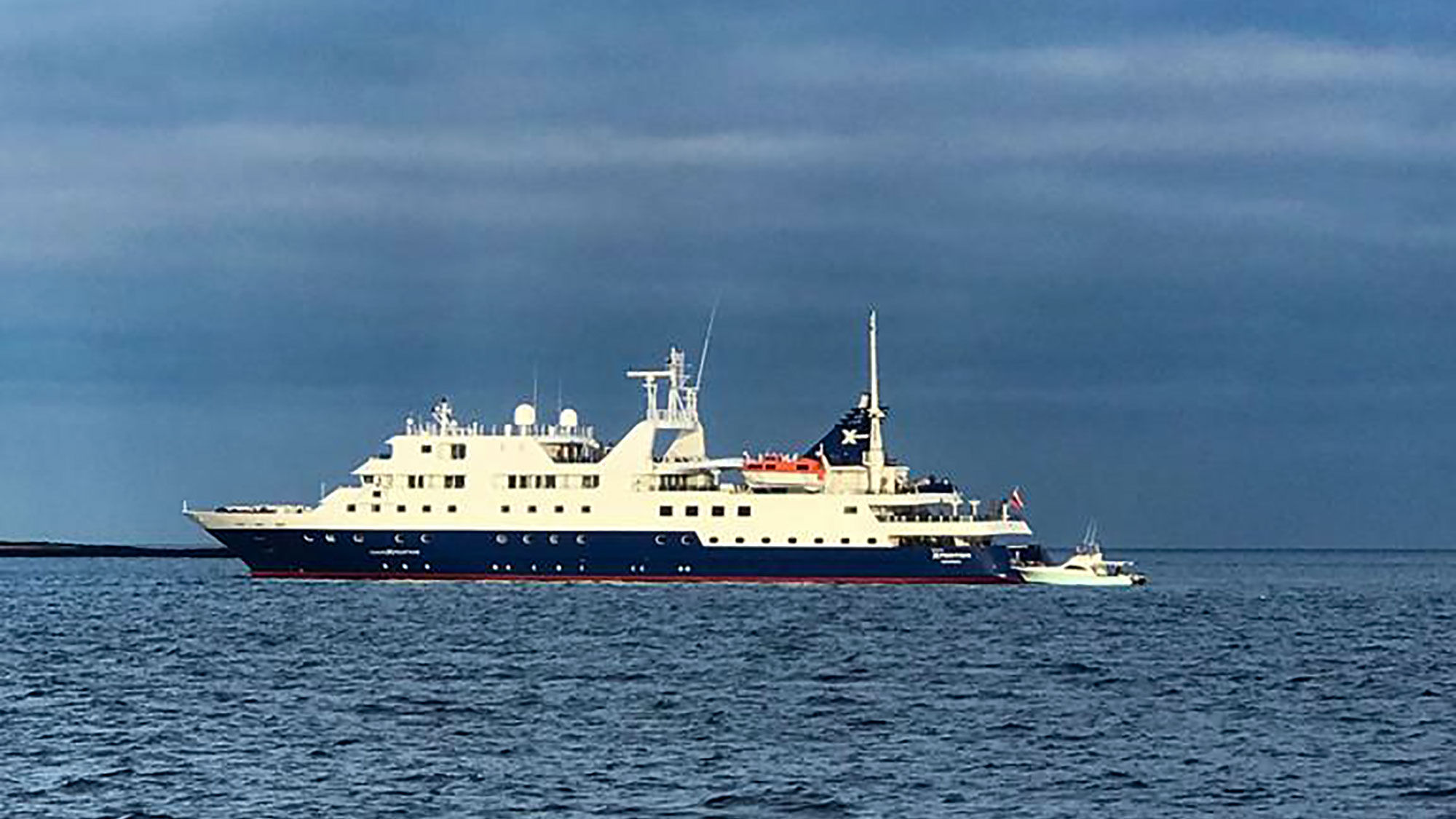 Celebrity offers refunds after grounding of Xpedition in Galapagos