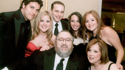 Barry Liben and his wife, Sindy (lower right), with family. From left, son-in-law Adam Pally, daughter Daniella, son Michael, daughter-in-law Lindsay and daughter Rebecca.