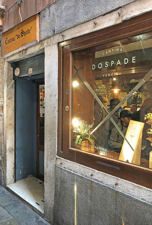 Cantina do Spade, the tavern of two swords, is one of the oldest bacaris in Venice.