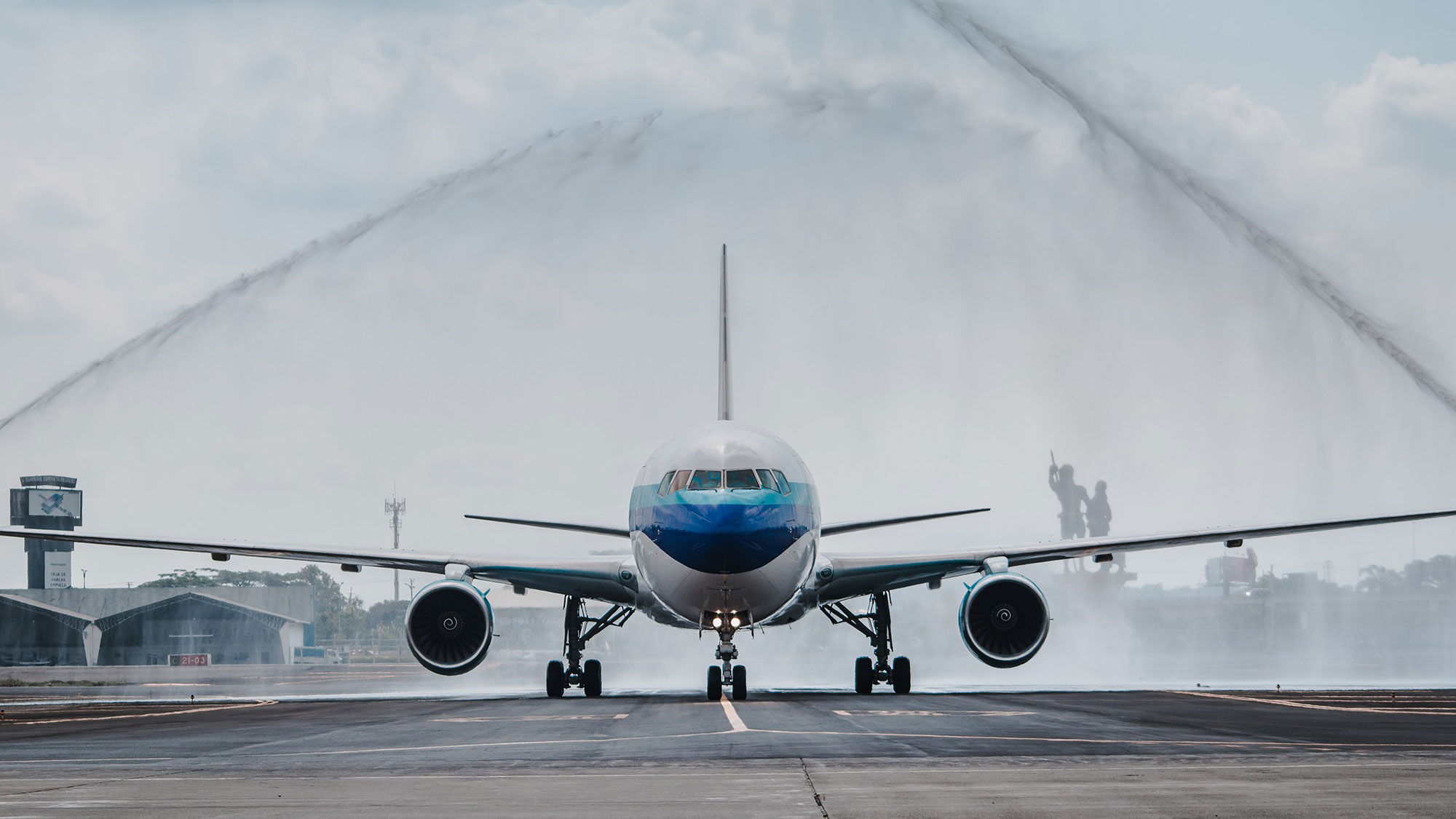 The new Eastern Airlines touches down in Ecuador on its first New York-Guayaquil flight.