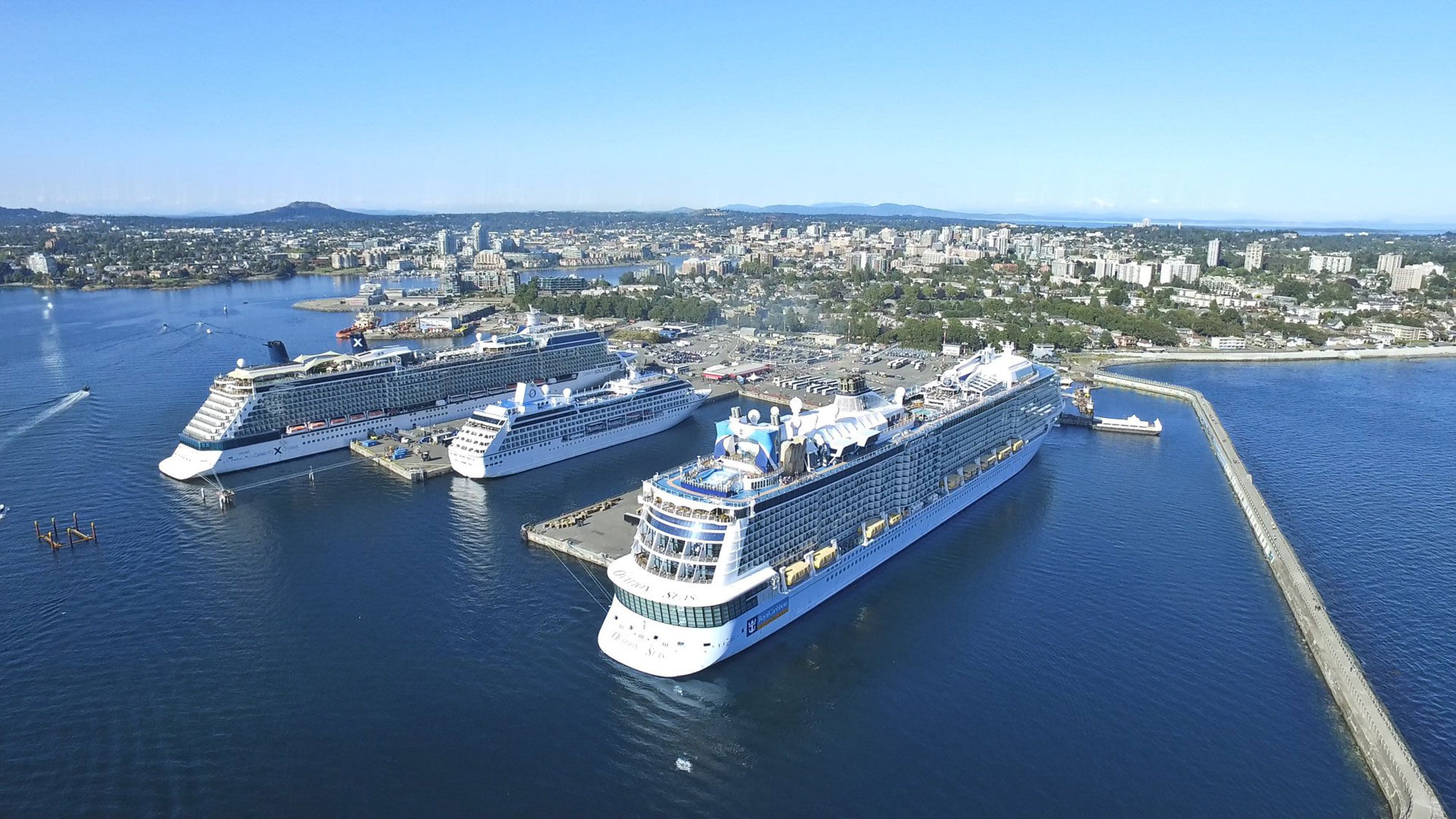 Canada further tightens cruising restrictions